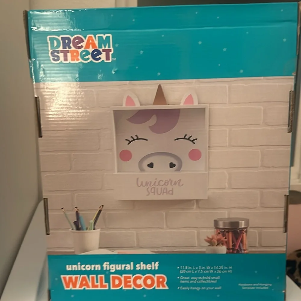 Street Dream Unicorn Figural Shelf